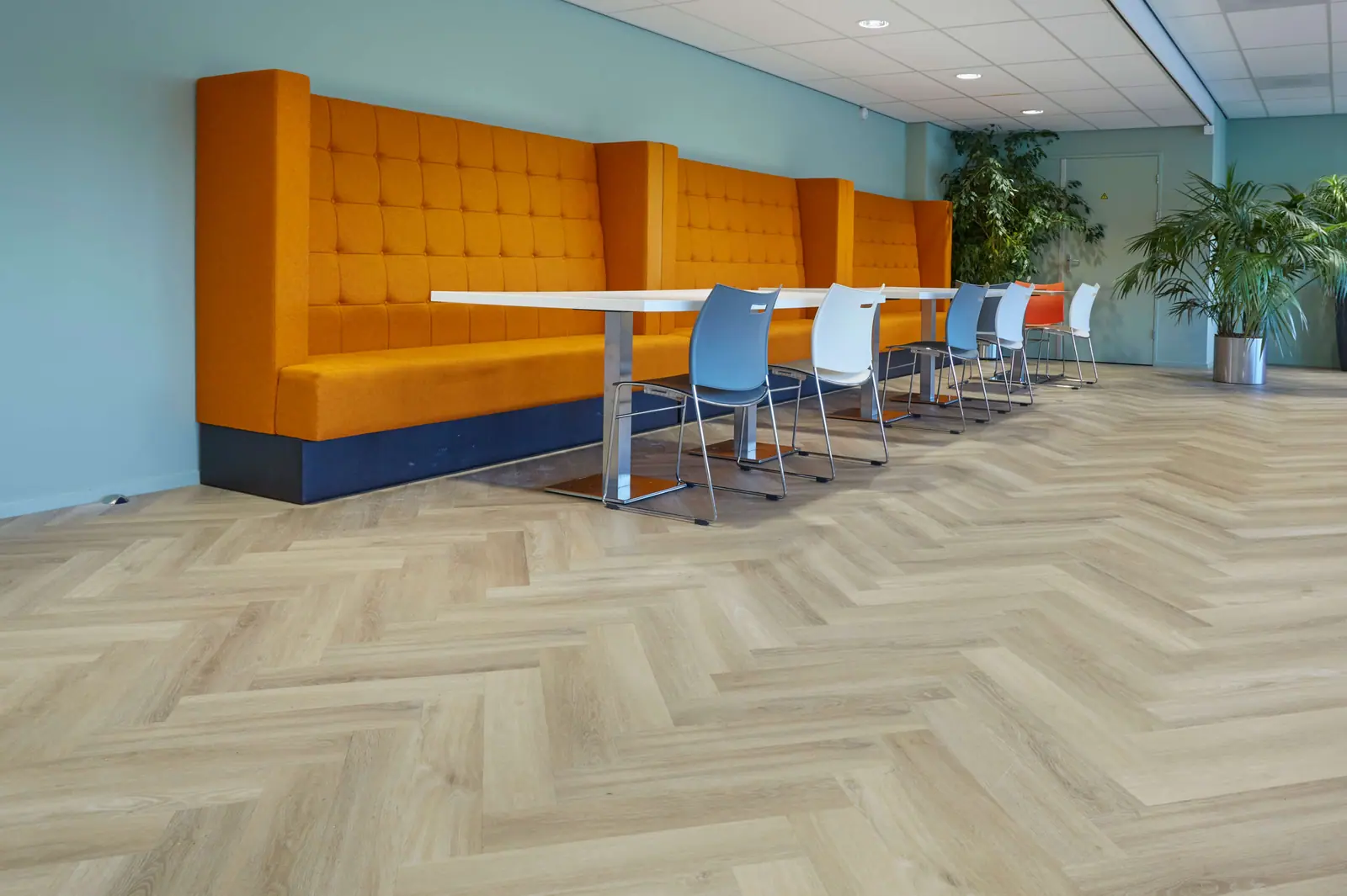 PVC vloer visgraat gelegd