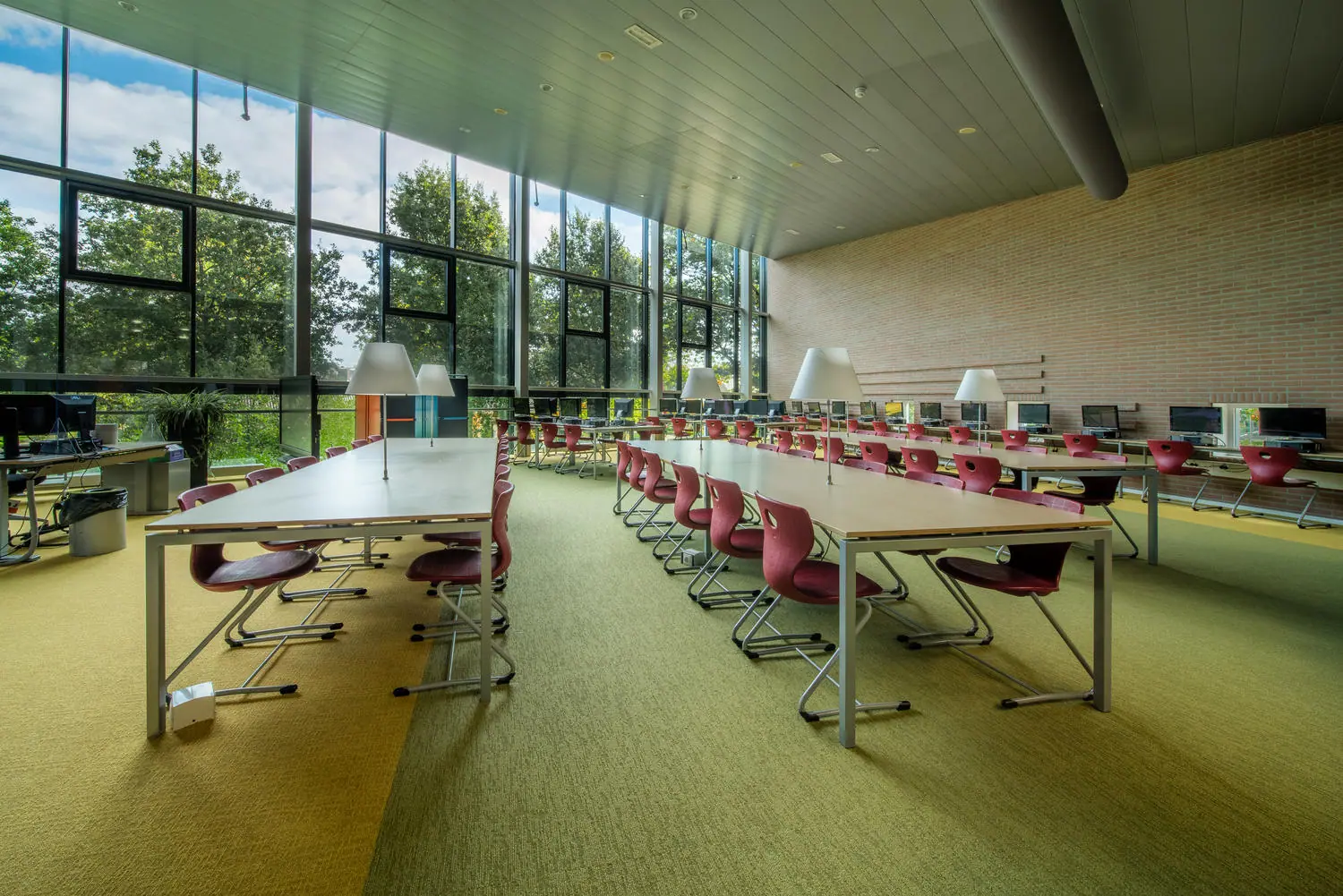 Studieruimte met Desso AirMaster tapijt in groen