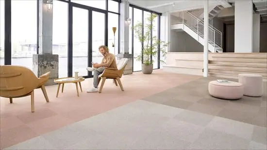 Desso Verso tapijttegels in een moderne kantoorruimte met focus op comfort, akoestiek en duurzaamheid.