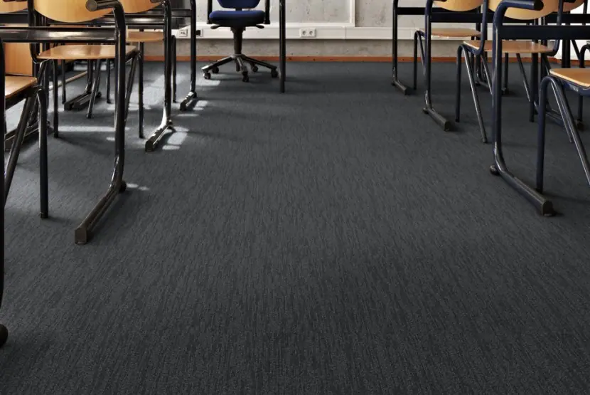 Desso AirMaster Atmos tapijttegels in een leslokaal
