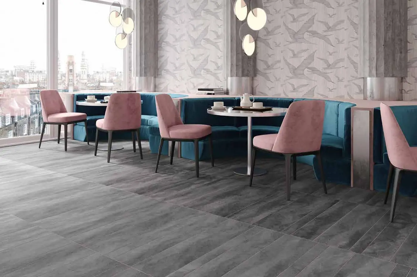 Restaurant met Amtico Signature Tempus Echo en Tempus Pause, gescheiden door siernaden