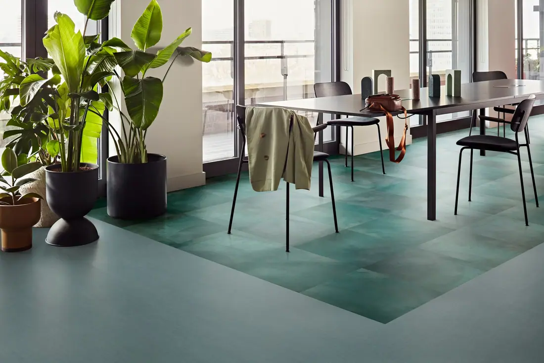 Interface Iridescence Reef () Interface Brushed Lines Celadon (Ashlar)