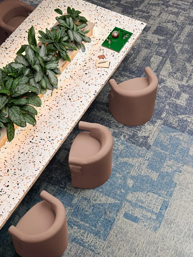 Interface Shift Point in de kleuren Cruise en Coast rond een lange tafel