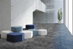 The Legend Collectie van BLOQ - Moderne ruimte met kleurrijke zitelementen